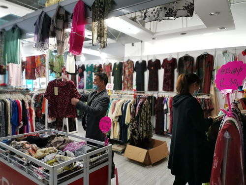 首届春季外贸丝绸服装商品购物节在美博汇时尚中心一层开卖